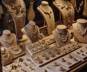 فروشندگی طلا و جواهر